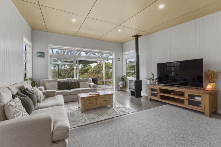 Photo of property in 3 Takapu Road, Manakau, Levin, 5573