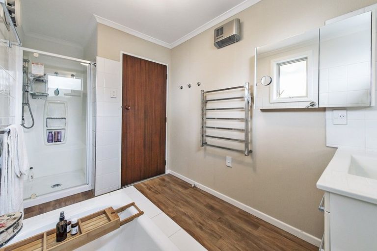 Photo of property in 4 Rachel Place, Avonhead, Christchurch, 8042