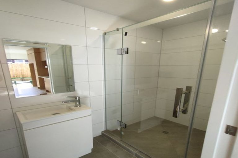 Photo of property in 16 Helena Street, Massey, Auckland, 0614