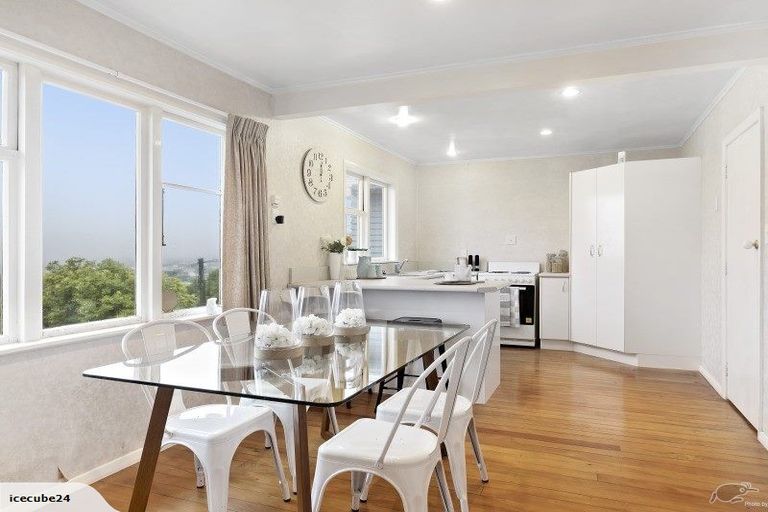 Photo of property in 125 Broderick Road, Johnsonville, Wellington, 6037