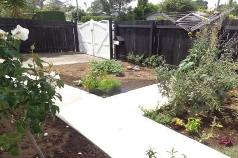 Photo of property in 29 Tahi Terrace, Glen Eden, Auckland, 0602