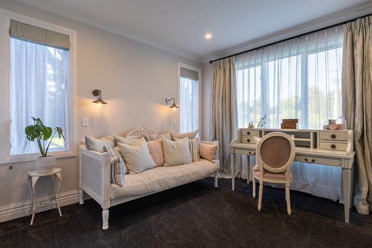 Photo of property in 2 Otaihanga Road, Paraparaumu Beach, Paraparaumu, 5032