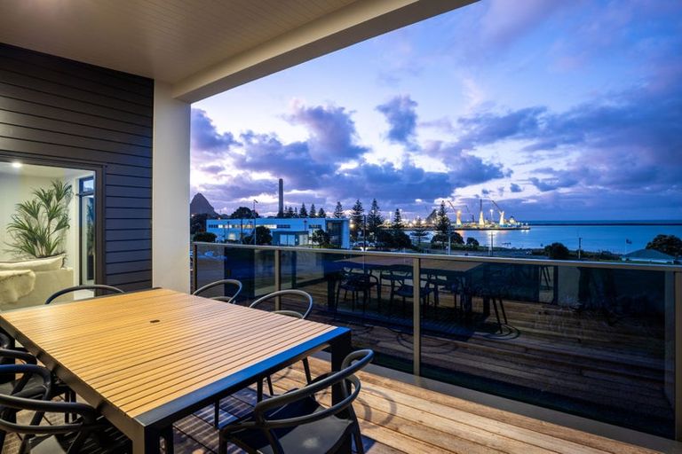 Photo of property in 9 Bayly Road, Moturoa, New Plymouth, 4310