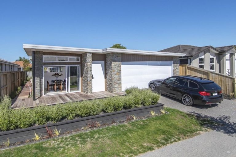 Photo of property in 37 Awatira Drive, Papamoa Beach, Papamoa, 3118