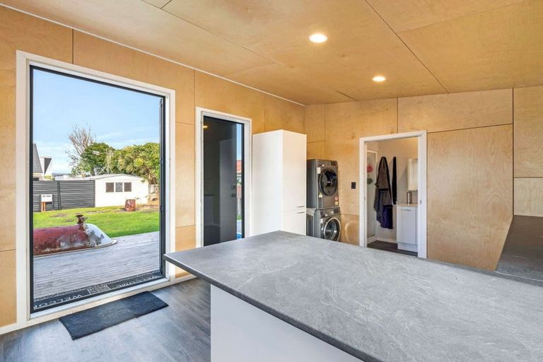 Photo of property in 19 Tongariro Street, Castlecliff, Whanganui, 4501