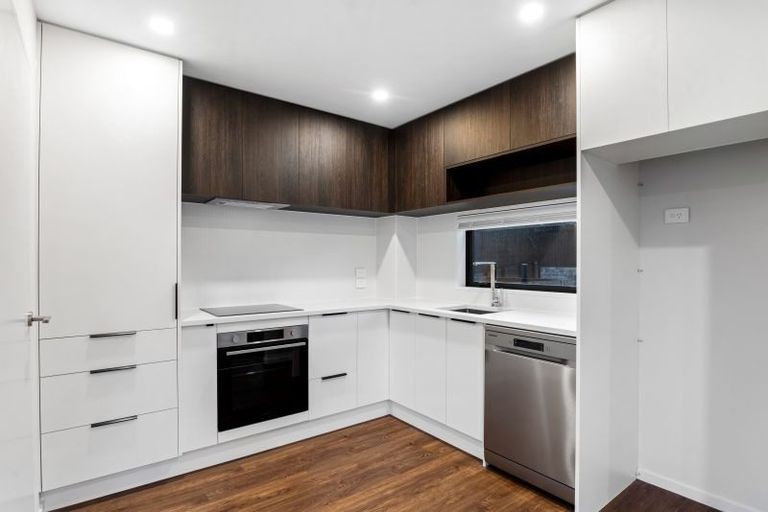 Photo of property in 8/79 Edmonton Road, Henderson, Auckland, 0612