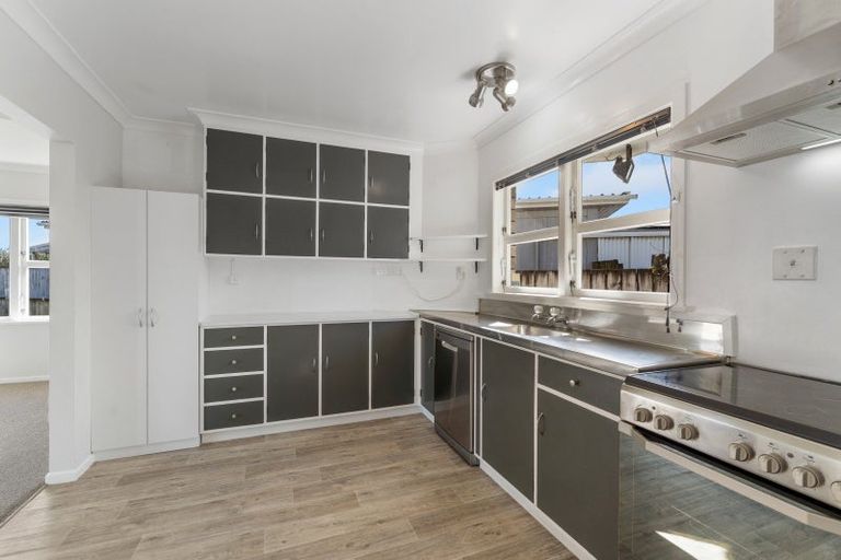 Photo of property in 55 Karaka Crescent, Levin, 5510