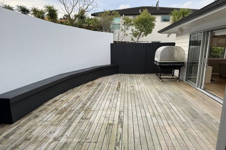 Photo of property in 2/17 Commodore Parry Road, Castor Bay, Auckland, 0620