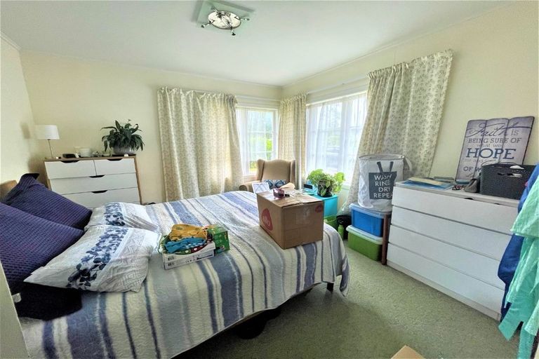 Photo of property in 27 Kervil Avenue, Te Atatu Peninsula, Auckland, 0610