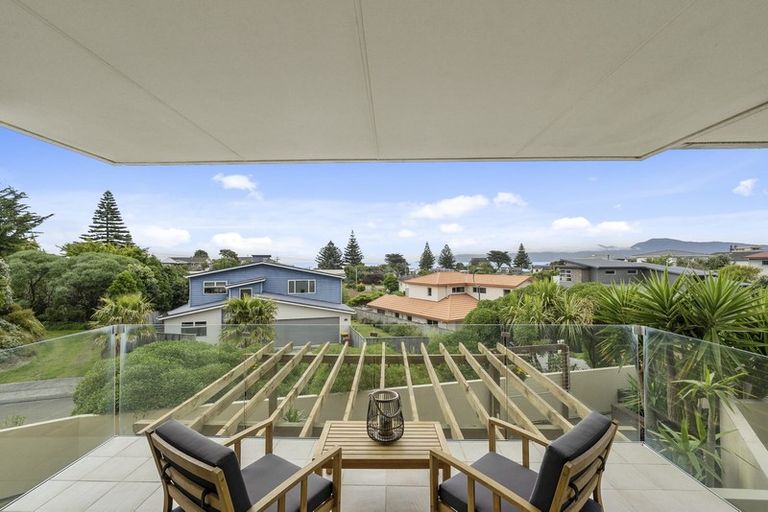 Photo of property in 2 Metzenthin Close, Raumati South, Paraparaumu, 5032