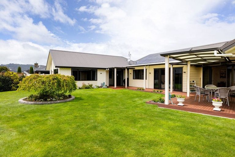 Photo of property in 2 Kotare Grove, Cambridge, 3434