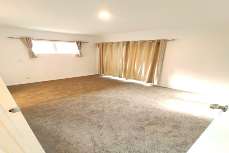 Photo of property in 12 Colwill Road, Massey, Auckland, 0614