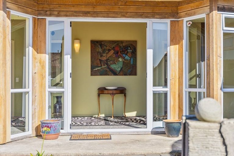 Photo of property in 2 Marewa Place, Waikanae Beach, Waikanae, 5036