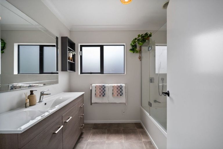 Photo of property in 60 Abilene Crescent, Churton Park, Wellington, 6037