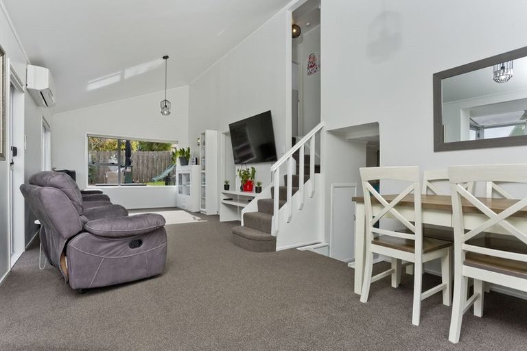 Photo of property in 1/28 Glen Vista Place, Bayview, Auckland, 0629