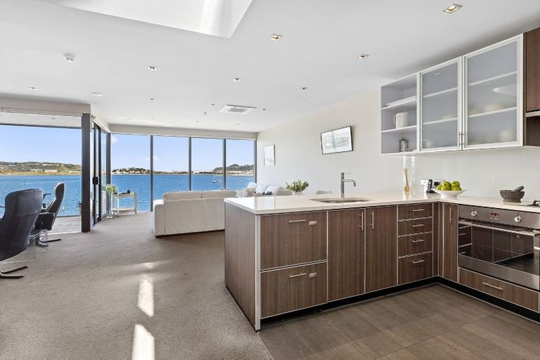 Photo of property in Patent 326 Apartments, 504s/326 Evans Bay Parade, Hataitai, Wellington, 6021