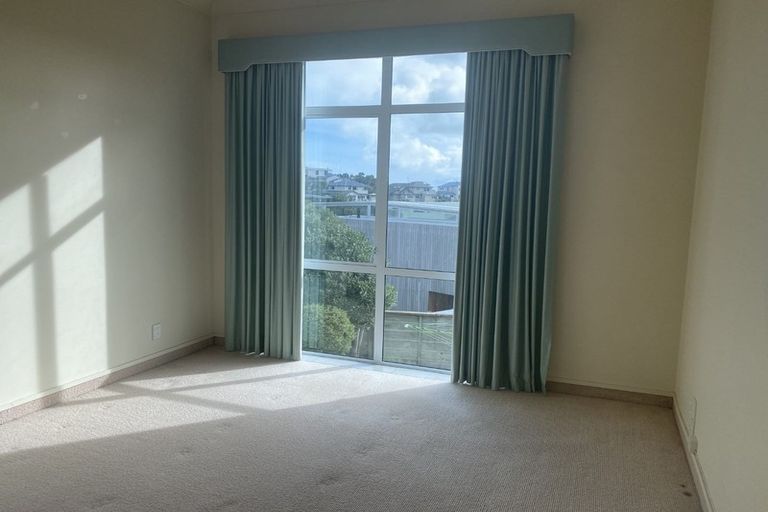 Photo of property in 39 Lanyon Place, Whitby, Porirua, 5024