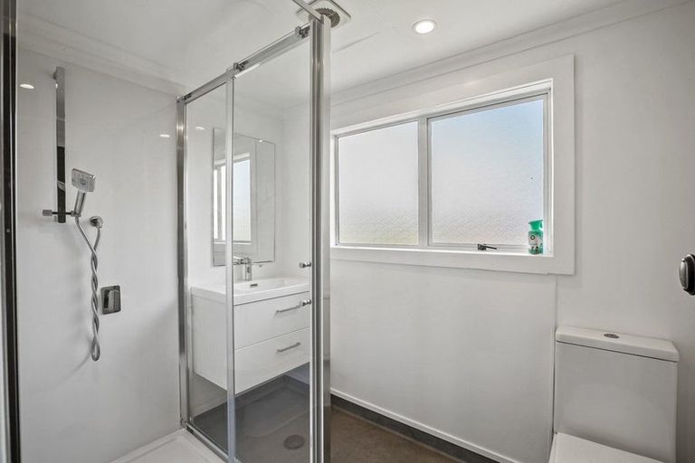 Photo of property in 8 Awanui Street, Merrilands, New Plymouth, 4312