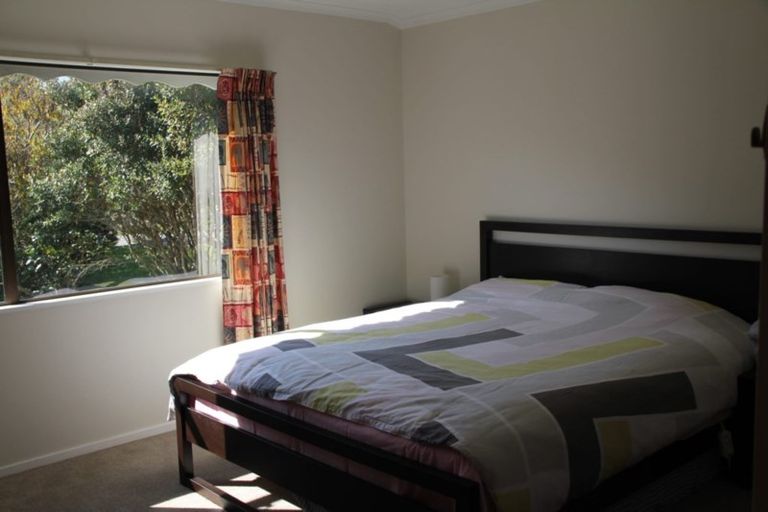 Photo of property in 6 Wingfield Place, Churton Park, Wellington, 6037