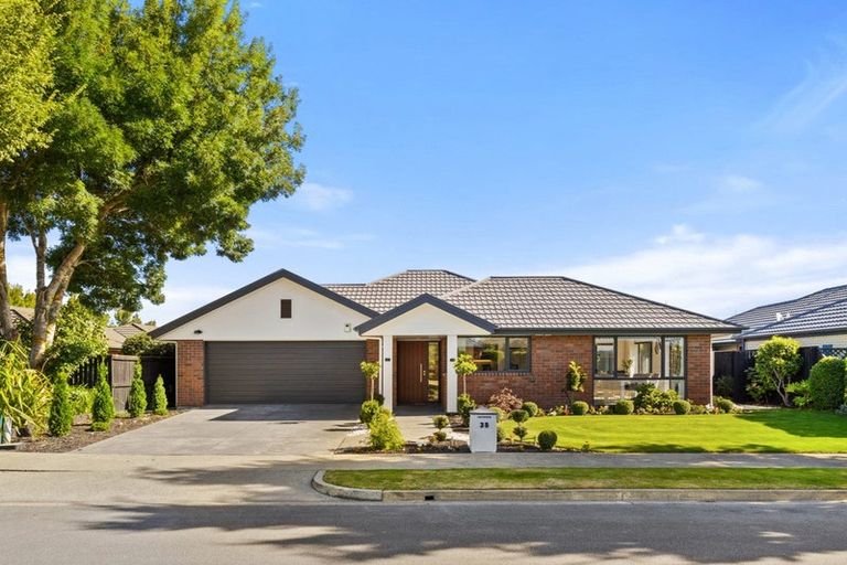 Photo of property in 35 Mounter Avenue, Northwood, Christchurch, 8051