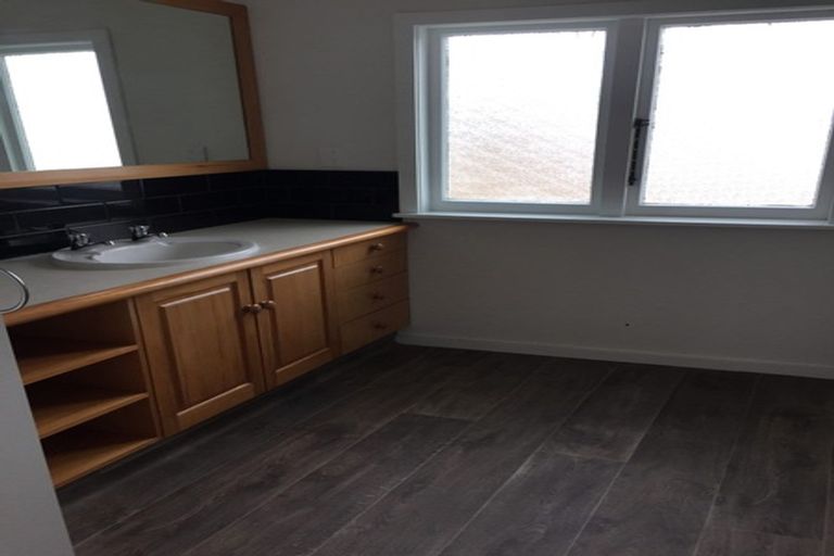 Photo of property in 16 Milson Line, Roslyn, Palmerston North, 4414