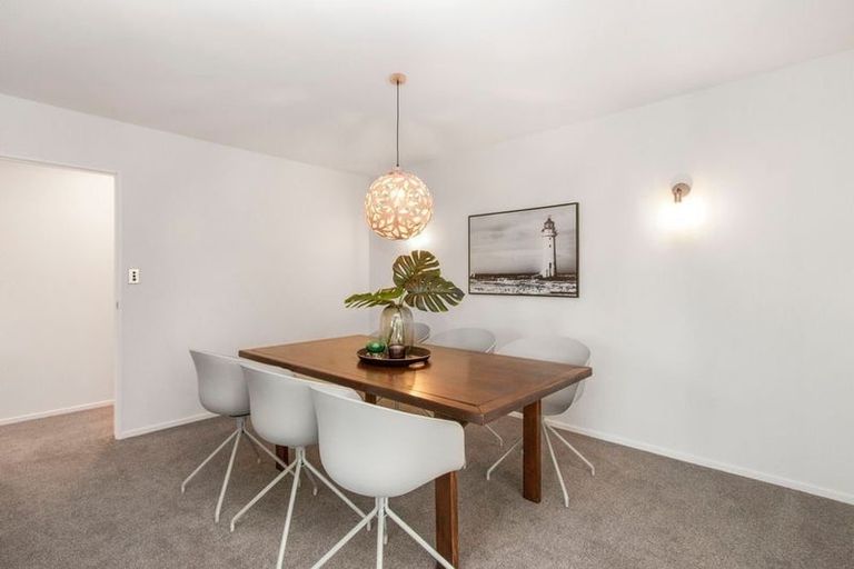 Photo of property in 37 Lothian Brae, Wattle Downs, Auckland, 2103