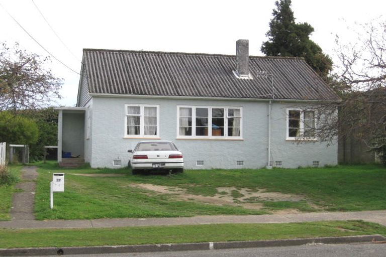 Photo of property in 17 Gillespie Street, Taita, Lower Hutt, 5011