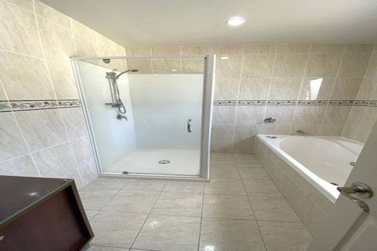 Photo of property in 15 Kaseng Place, East Tamaki Heights, Auckland, 2016