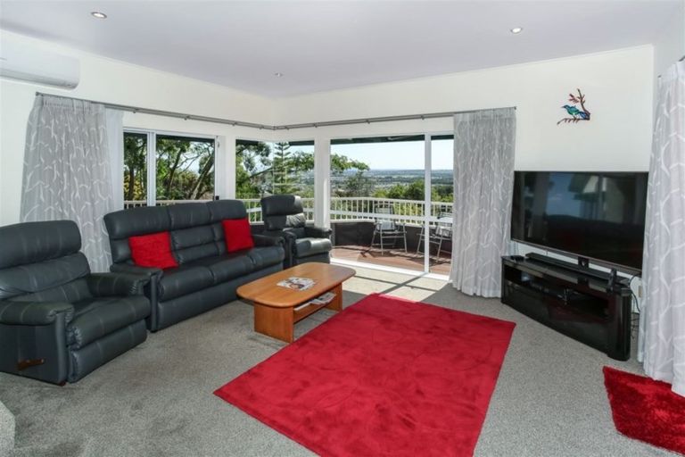 Photo of property in 327 Kaipara Road, Papakura, 2582