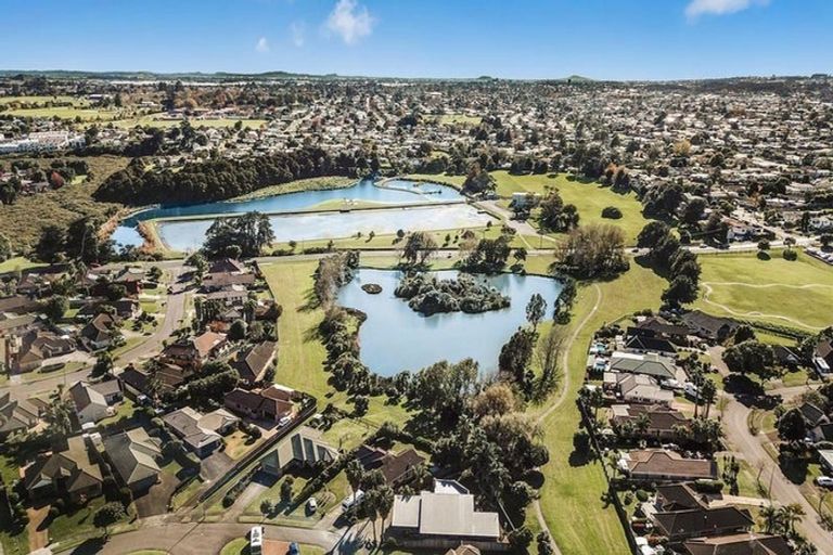 Photo of property in 37 Lothian Brae, Wattle Downs, Auckland, 2103
