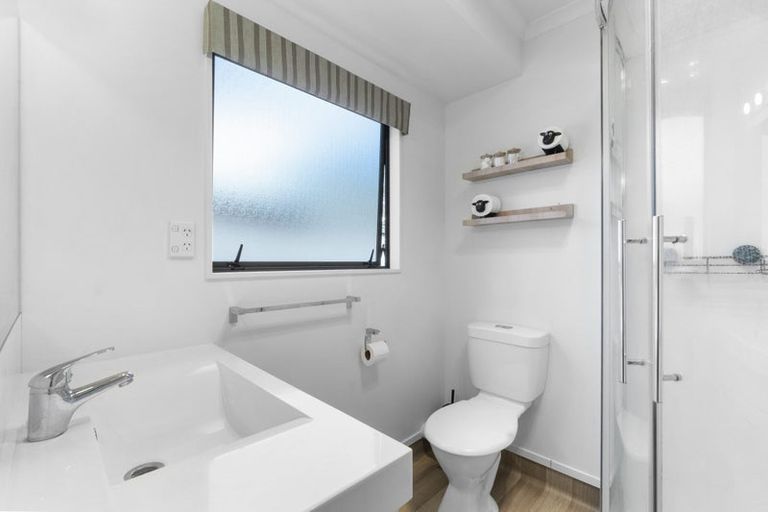 Photo of property in 16 Hastings Place, Hamilton Lake, Hamilton, 3204