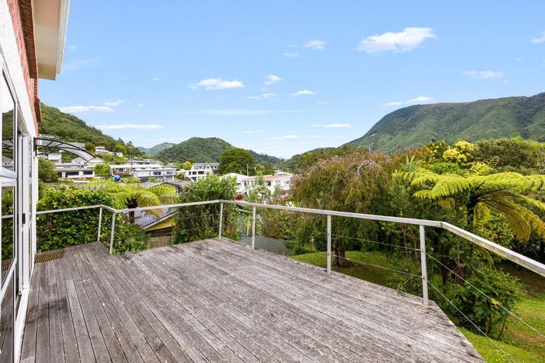Photo of property in 15 Taranaki Street, Picton, 7220