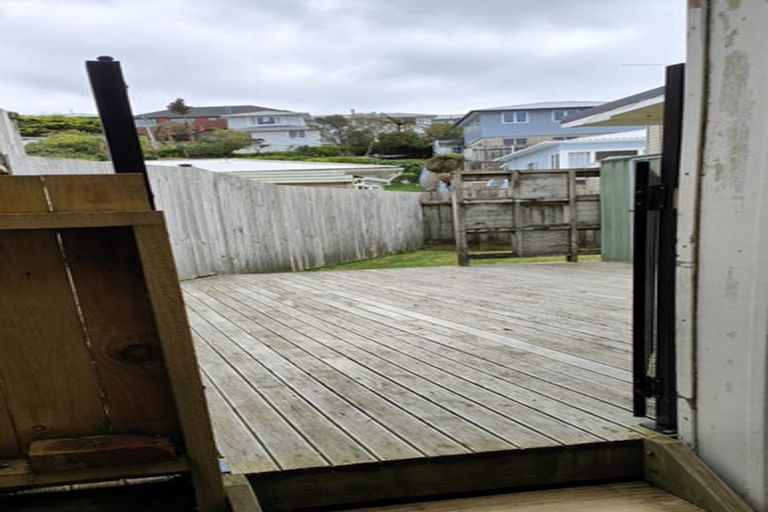 Photo of property in 40 Ruskin Road, Newlands, Wellington, 6037