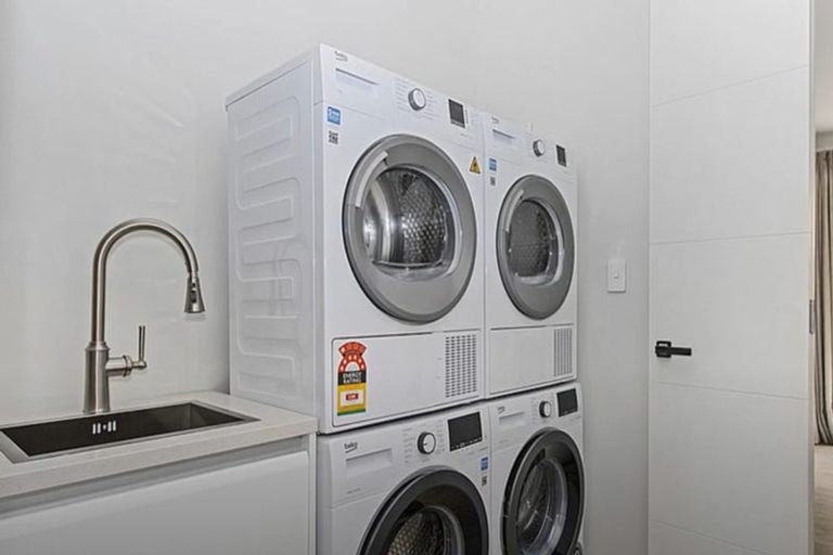 Photo of property in 1/28 Cameron Road, Hamilton East, Hamilton, 3216