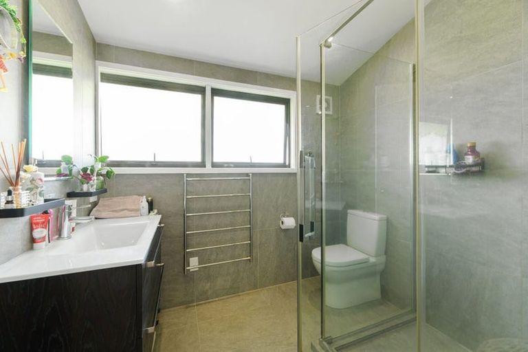 Photo of property in 107 Becroft Drive, Forrest Hill, Auckland, 0620