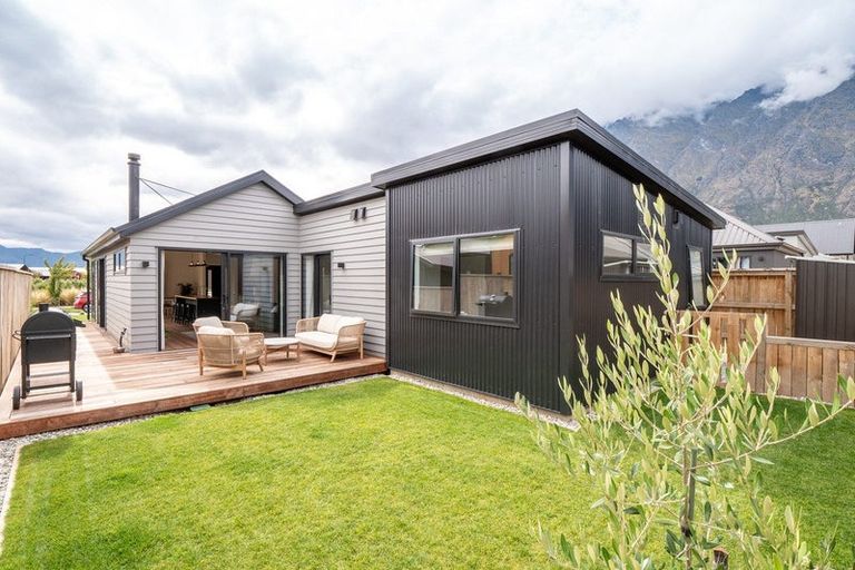 Photo of property in 26 Perendale Road, Jacks Point, 9371
