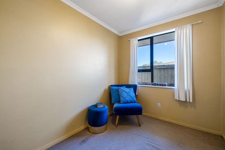Photo of property in 1/52a Aorangi Road, Bryndwr, Christchurch, 8053