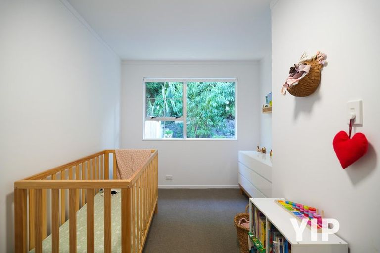 Photo of property in 38f2 Salford Street, Newlands, Wellington, 6037