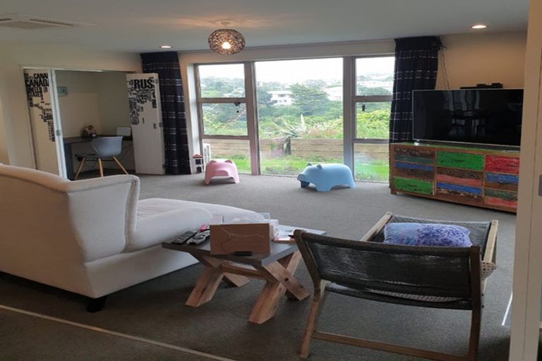 Photo of property in 24 Cresswell Place, Johnsonville, Wellington, 6037