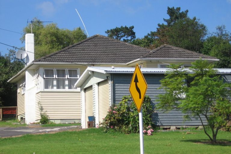 Photo of property in 176 Hutchinson Avenue, New Lynn, Auckland, 0600