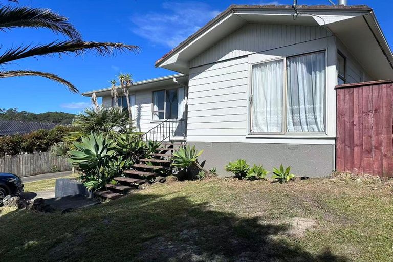 Photo of property in 13 Spinella Drive, Bayview, Auckland, 0629