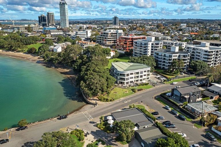 Photo of property in 1/7 The Promenade, Takapuna, Auckland, 0622