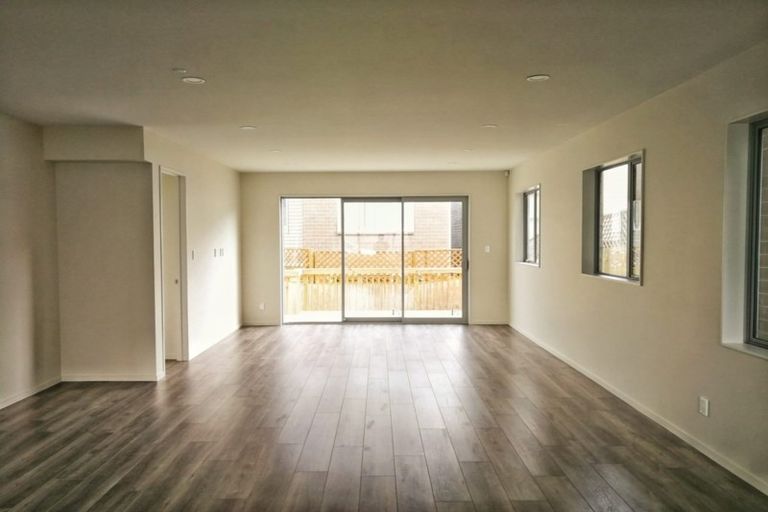 Photo of property in 12 Sunshine Boulevard, Sunnyvale, Auckland, 0612