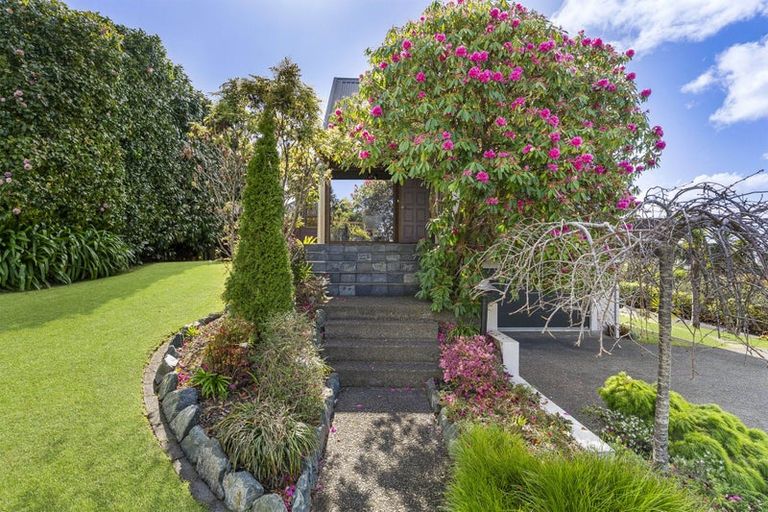 Photo of property in 16 Bellbird Rise, Murrays Bay, Auckland, 0630