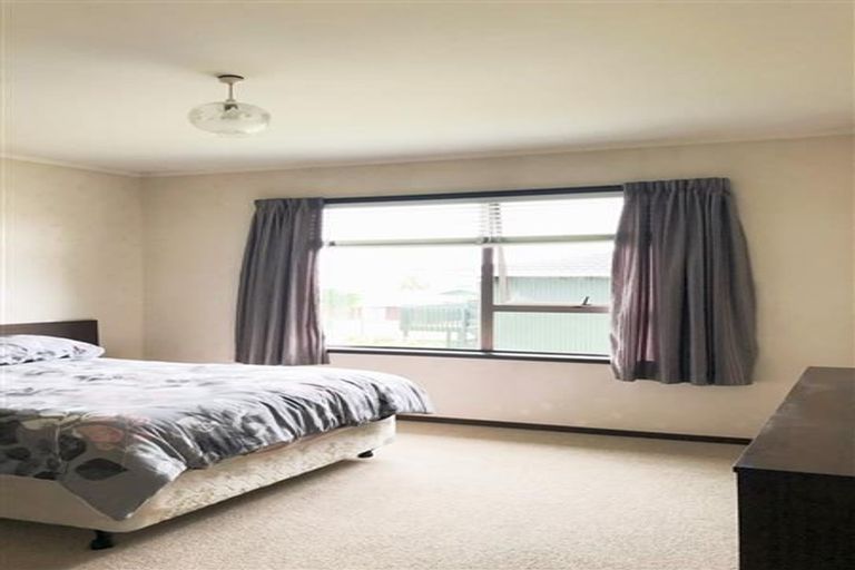 Photo of property in 42 Miltonia Avenue, Te Atatu South, Auckland, 0610