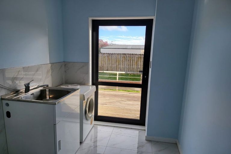 Photo of property in 69a Manuroa Road, Takanini, 2112