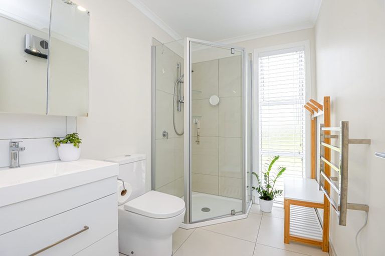 Photo of property in 32 Pateke Drive, Kenepuru, Porirua, 5022