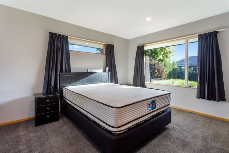 Photo of property in 28 Kirsten Place, Parklands, Christchurch, 8083