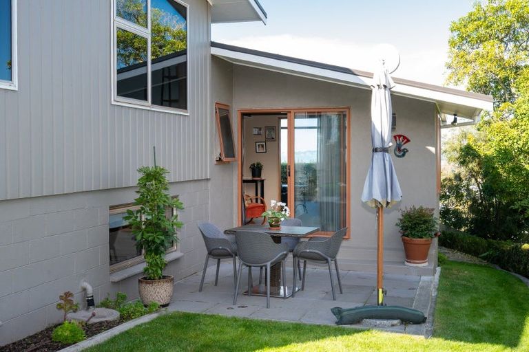 Photo of property in 33 Enfield Road, Hospital Hill, Napier, 4110