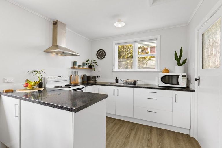 Photo of property in 94 Cook Street, Marfell, New Plymouth, 4310